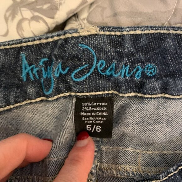 Aryia bootcut/flare jeans - size 5/6 - Picture 3 of 6